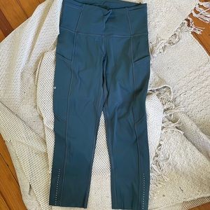 Lululemon Fast & Free Tight 19” size 4 in teal